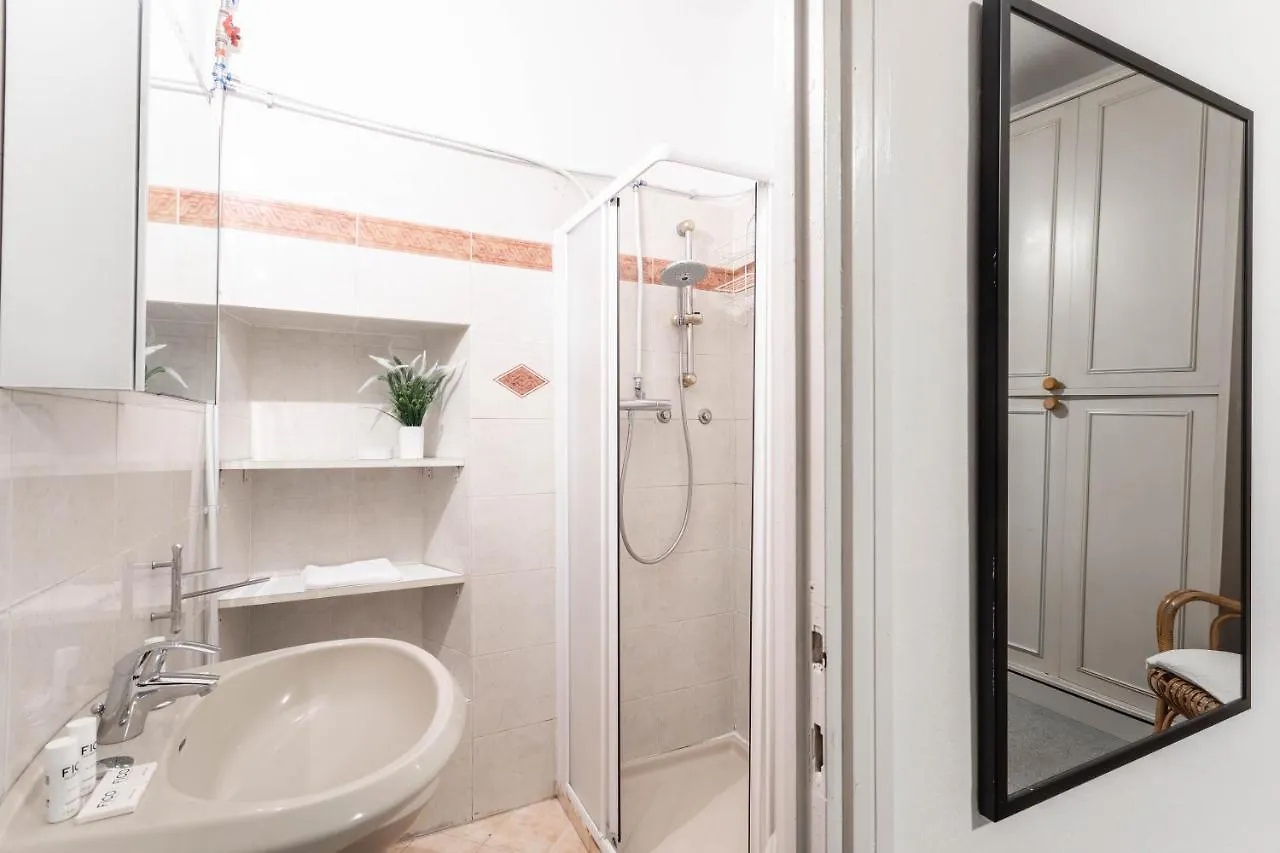 Joivy Fabulous Flat In Central Милан Италия